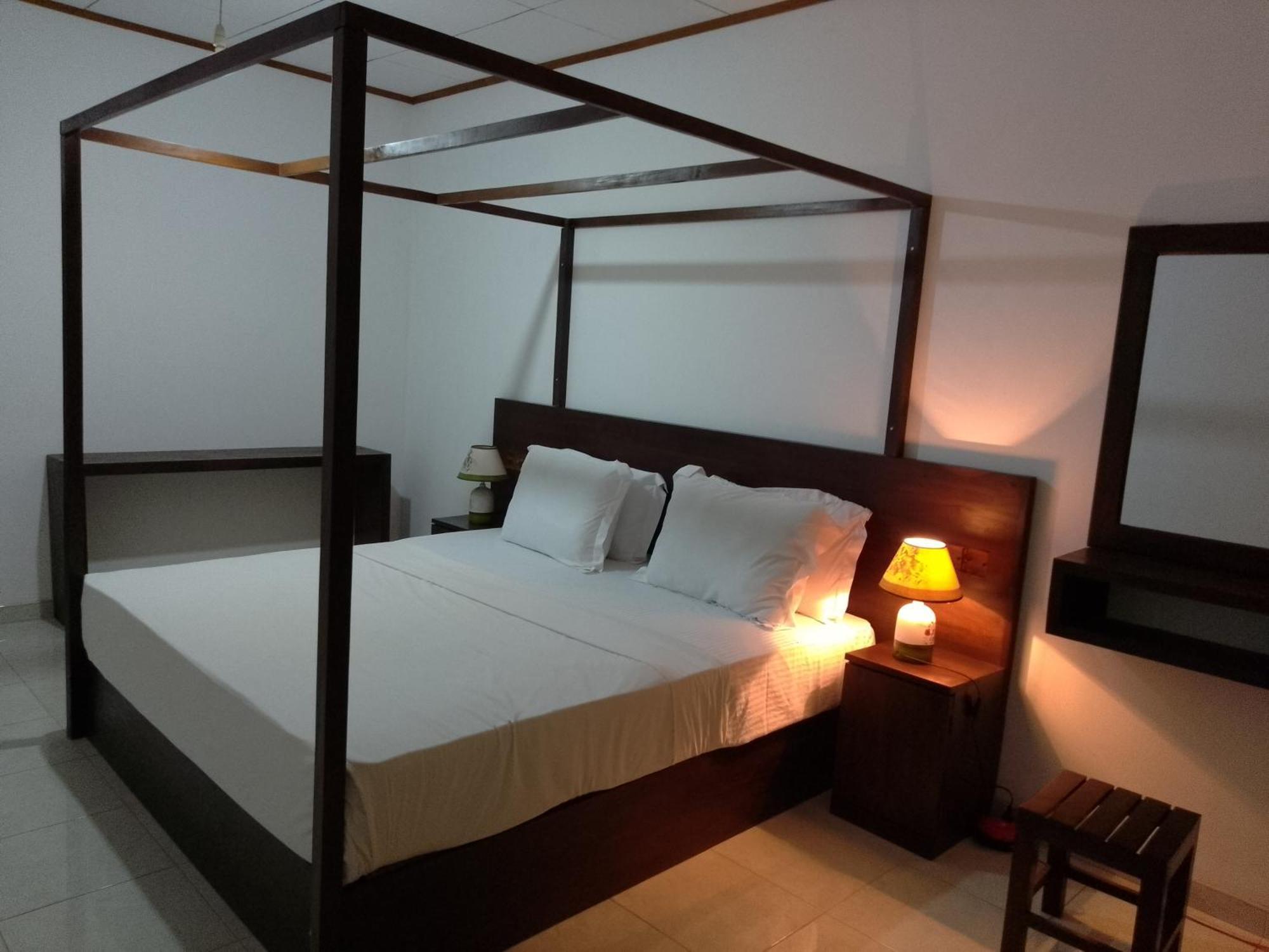 Rainforest River Edge Deniyaya Room photo